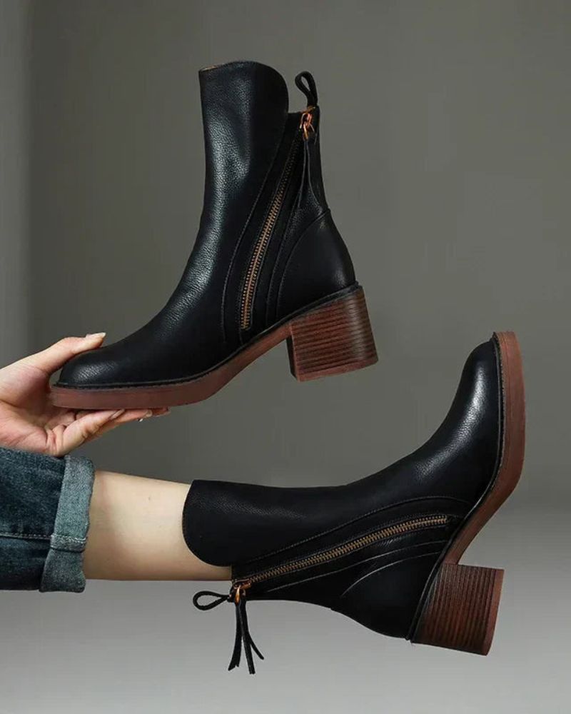 Valorine™ | Black leather boots with a comfortable heel, stylish and timeless